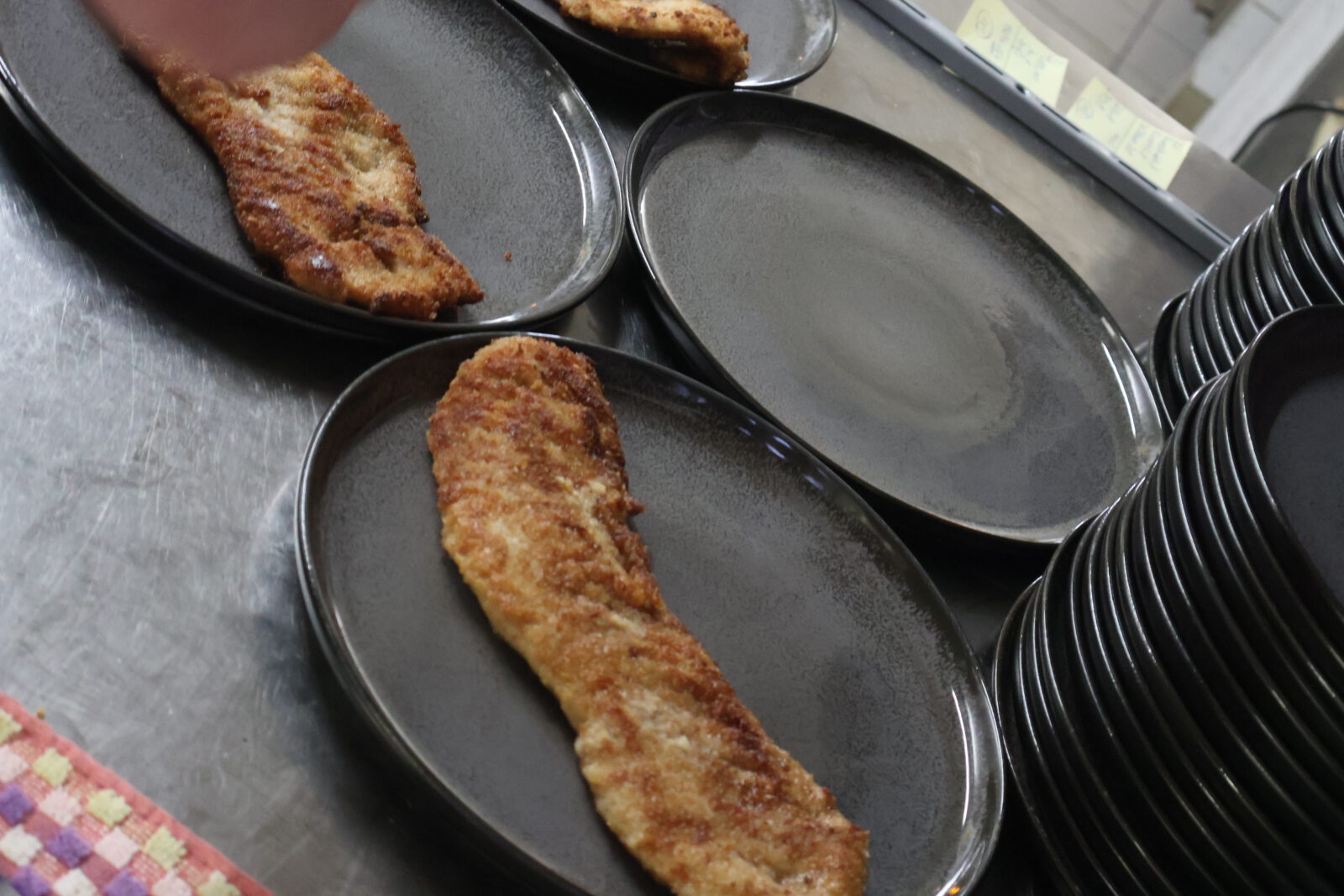 vom Schwein aus der Pfanne paniert