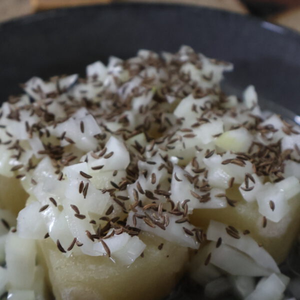 kleiner Handkäse mit Musik und Kümmel kleiner Handkäse mit Musik und Kümmel